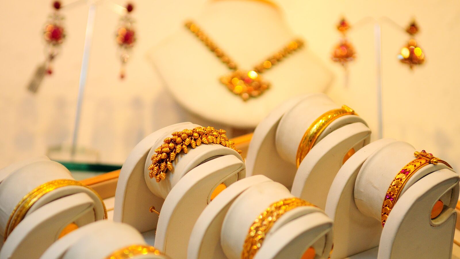 Gold pulls back from record highs, drops by ₹2,256 over 3 sessions on profit booking